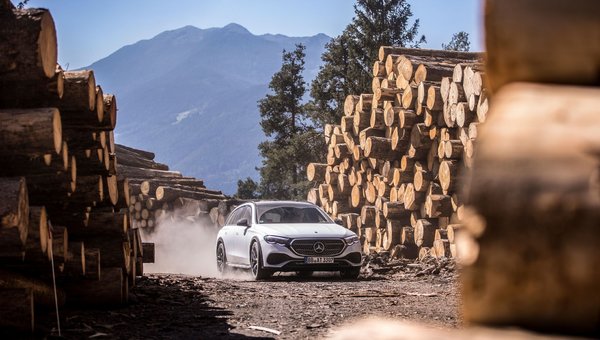 Mercedes-Benz E 450 4MATIC All-Terrain 2026 vs Mercedes-AMG E 53 HYBRID Familiale 2026 : Comparaison des nouvelles familiales de Classe E à Ottawa