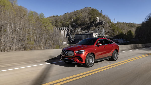 Trois modèles Mercedes-Benz qui maîtrisent les routes hivernales canadiennes