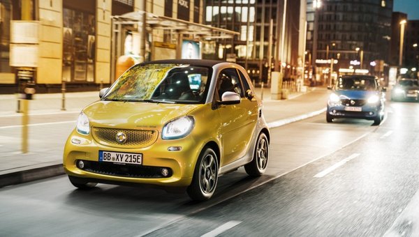 2018 smart fortwo: Electrifying the everyday.