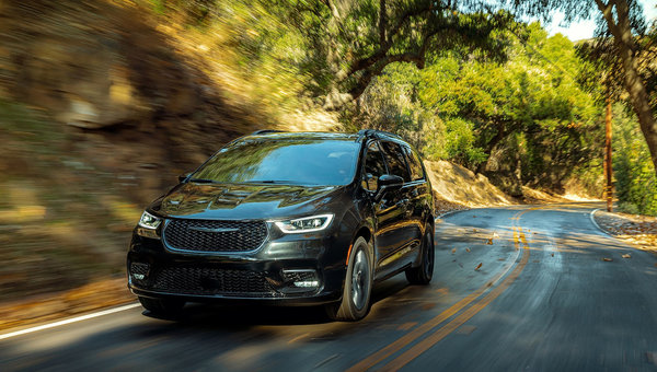 Chrysler Pacifica named Autoguide Family Car of the Year