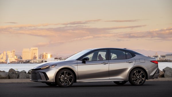 How the 2026 Camry Hybrid Cuts Vancouver Commuting Costs