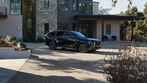 2026 Mazda CX-70 vs Premium Midsize Crossovers: Inline-6 and Plug-In Hybrid Power for Less