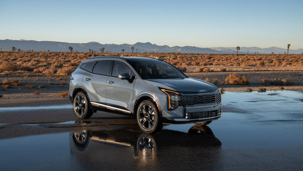 How Does the 2026 Kia Sportage Hybrid Handle Road Trips With Full Cargo Loads?