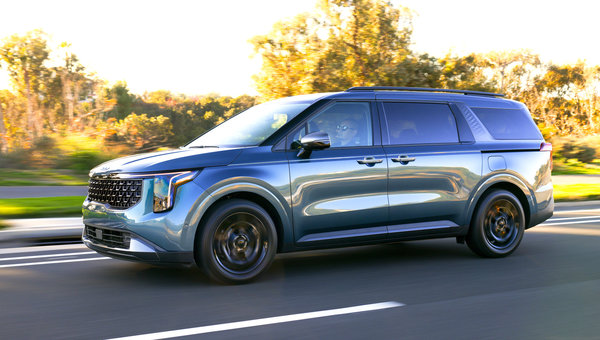 How Does the 2027 Kia Carnival Simplify Packing for a Summer Family Getaway?