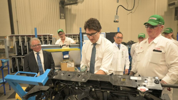 Honda of Canada Mfg. welcomed the Prime Minister of Canada to the award-winning Alliston plant and global lead plant for the all-new 2023 CR-V