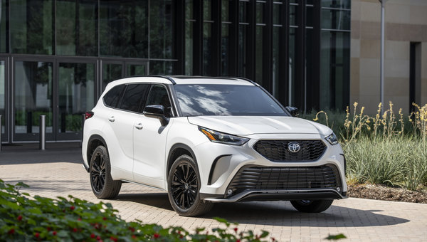 2026 Toyota Highlander XLE to Platinum: Every Tech and Safety Feature, Grade by Grade