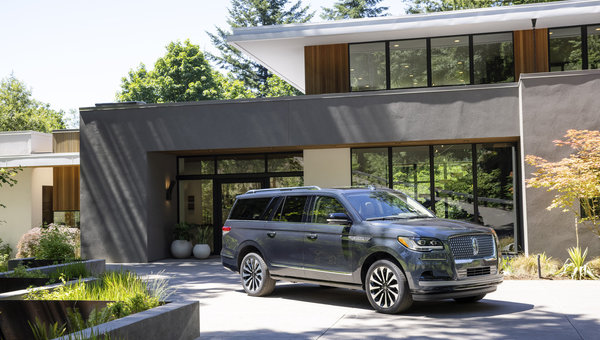 Smart Luxury, Smart Choice: Why a Pre-Owned Lincoln Navigator Makes Sense