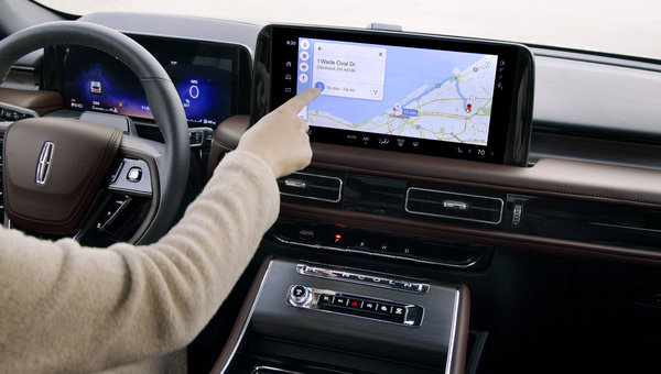 Digital Cockpit, Hands-Free Driving: The Future is in the 2025 Lincoln Aviator
