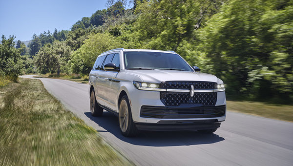 All-New 2025 Lincoln Navigator Debuts with Luxurious Features and Bold Design