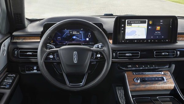 5 Ways a Lincoln's Quiet Cabin Transforms Your Drive on Highway 89
