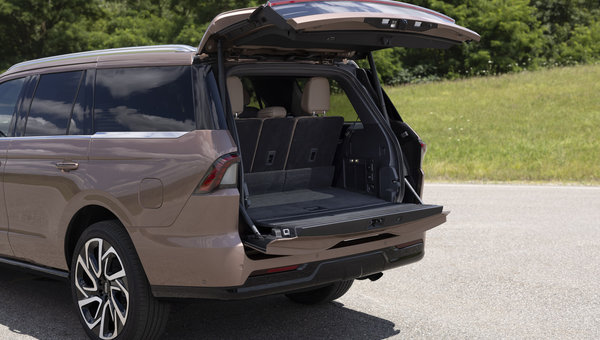 5 Ways the 2026 Lincoln Navigator's Split Gate Makes Loading and Unloading Easier
