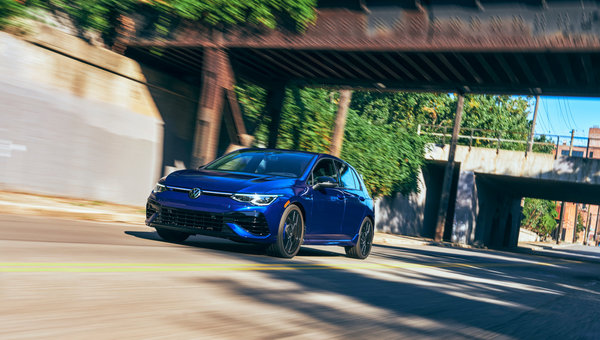 The 2024 Volkswagen Golf R: The Prototypical Summer Car for Driving Lovers