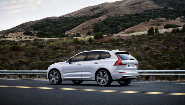 2021 Volvo XC60 vs 2021 Audi Q5: More space and better efficiency
