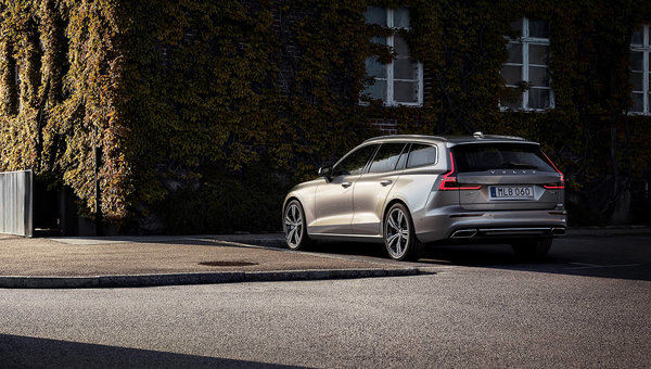 2021 Volvo S60 vs. 2021 Volvo V60: Which is Best for You?