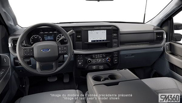 2027 FORD Super Duty F-350 DRW Chassis Cab XLT - Interior view - 3