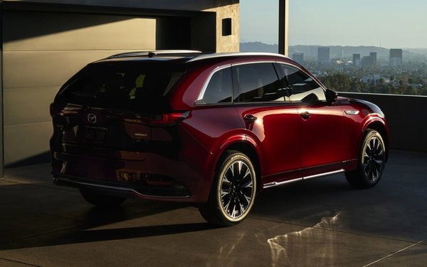 Mazda CX-90, le VUS hybride léger au Québec
