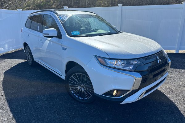 2022 Mitsubishi OUTLANDER PHEV Black Edition | Leather | Roof | Warranty to 2031