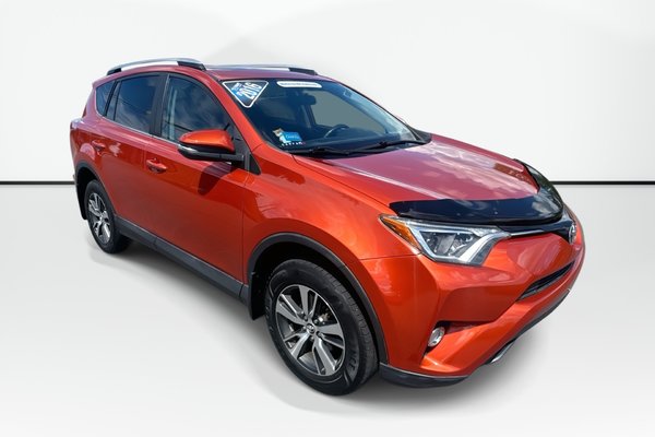 2016 Toyota RAV4 XLE | Roof | Cam | USB | Htd Seats