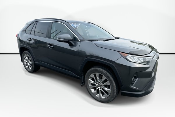 2021 Toyota RAV4 XLE | Roof | Cam | USB | Warranty to 2027