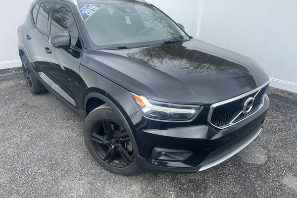2019 Volvo XC40 Momentum | Leather | Sunroof | Cam | USB