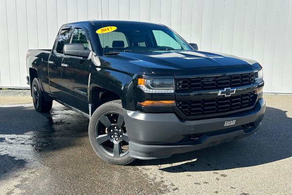 2017 Chevrolet Silverado 1500 Black Out Edition | Cam | USB | 20s | Bluetooth