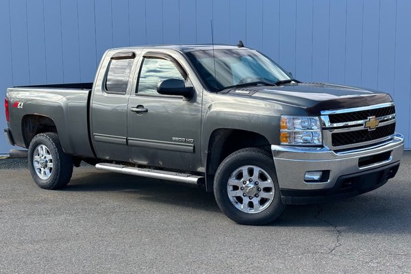 2011 Chevrolet Silverado 2500HD LTZ | Diesel | Leather | SunRoof | Bluetooth