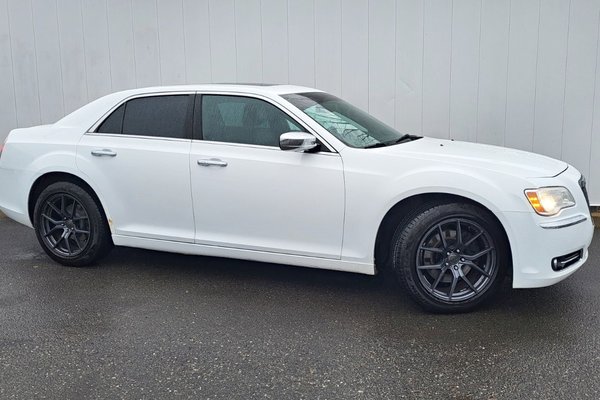 2014 Chrysler 300 C | Hemi | Leather | SunRoof | USB | Bluetooth