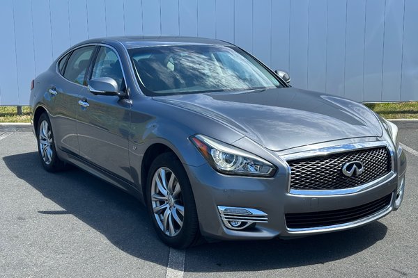 2017 Infiniti Q70 Premium | Leather | MoonRoof | Nav | Cam | USB
