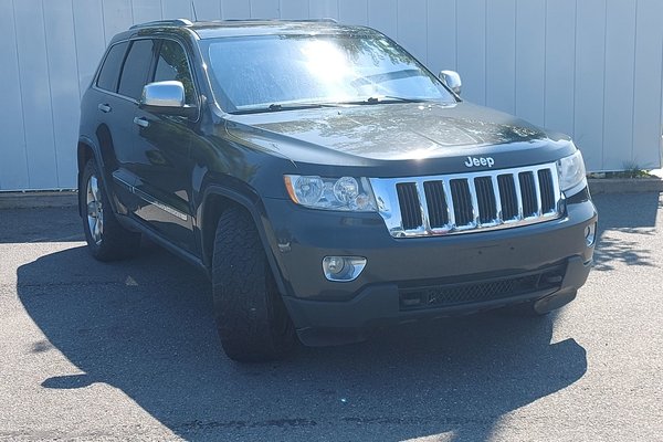 2011 Jeep Grand Cherokee Laredo | Leather | Roof | Keyless | Bluetooth