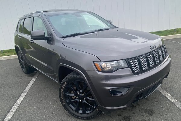 2019 Jeep Grand Cherokee Laredo Altitude | SunRoof | Nav | Cam | USB | XM