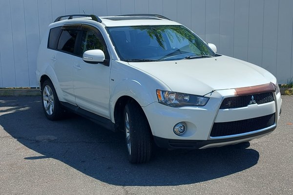 2013 Mitsubishi Outlander LS | HtdSeats | Sunroof | Bluetooth | USB