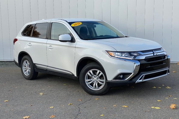 2020 Mitsubishi Outlander ES | Cam | 7-Pass | HtdSeats | Warranty to 2029