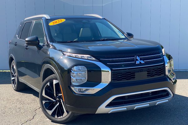 2022 Mitsubishi Outlander SEL | Leather | Roof | 7-Pass | Warranty to 2031