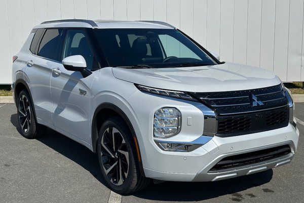 2024 Mitsubishi Outlander PHEV GT | Leather | Roof | Cam | Warranty to 2034