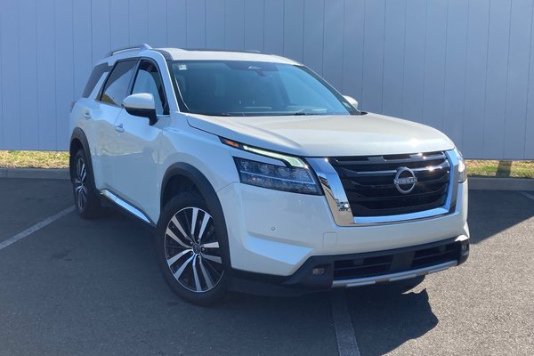 2024 Nissan Pathfinder PLATINUM | Leather | MoonRoof | Warranty to 2028