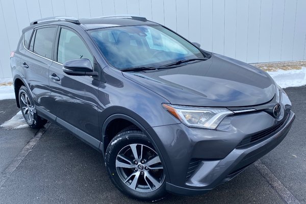 2018 Toyota RAV4 LE | AWD | Cam | USB | HtdSeats | Warranty to 2023