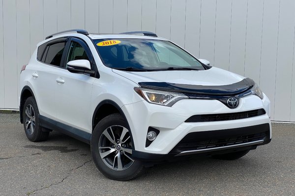 2018 Toyota RAV4 XLE | MoonRoof | Cam | USB | HtdSeats | Keyless