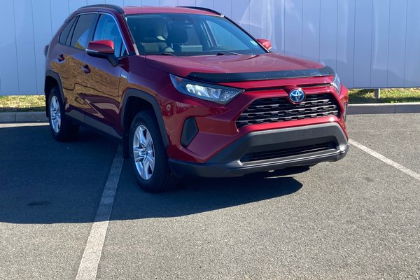 2020 Toyota RAV4 HYBRID LE | Cam | USB | Warranty to 2028