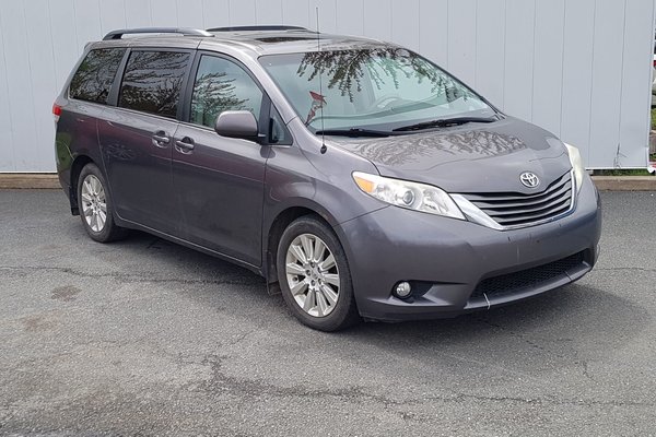 2014 Toyota Sienna XLE | Sunroof  Cam | USB | BlueTooth | Keyless