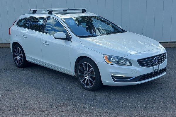 2017 Volvo V60 T6 Drive-E Premier | Leather | HtdSeats | Cam