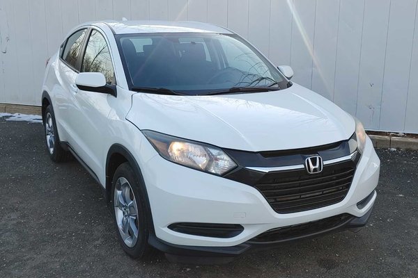 2017 Honda HR-V LX | 6-Spd | Cam | USB | HtdSeats | Bluetooth