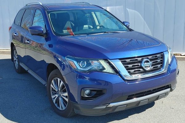 2019 Nissan Pathfinder SL | Leather | SunRoof | Cam | USB | XM | Keyless
