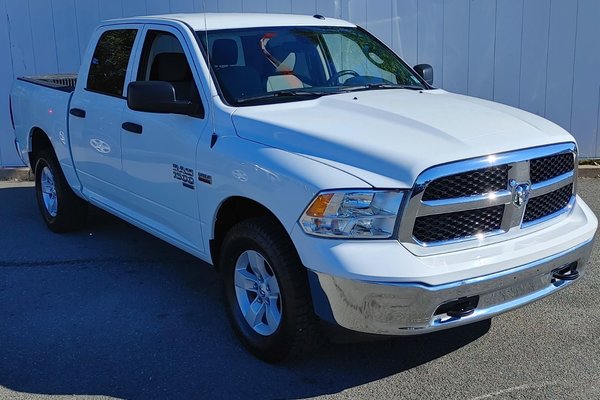 2023 Ram 1500 Classic SLT | 5.7 Hemi | 4x4 | Cam | USB | Bluetooth