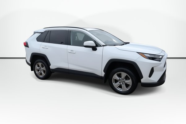2022 Toyota RAV4 XLE | Sunroof | Cam | USB | HtdSeats