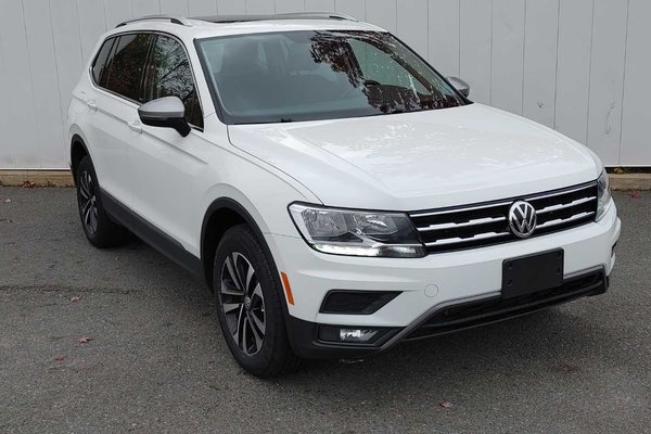2021 Volkswagen Tiguan United | Roof | Cam | USB | Heated Seats