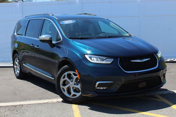2023 Chrysler Pacifica Limited | Leather | Roof | Nav | Warranty to 2028
