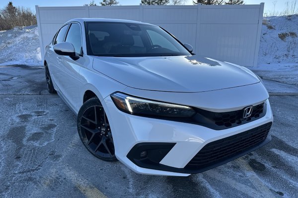 2024 Honda Civic Hatchback Sport Touring | Cam | HtdSeat | Warranty to 2029