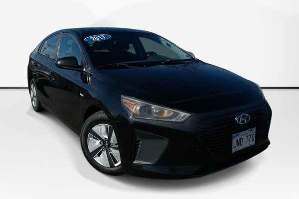 2017 Hyundai Ioniq Hybrid SE | Roof | Cam | HtdSeat | Bluetooth | USB | AC