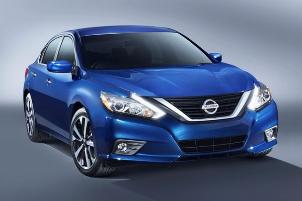 2016 Nissan Altima 2.5 SV | Cam | HtdSeats | Bluetooth | USB | Aux