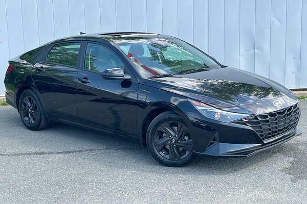 2023 Hyundai Elantra Preferred | Tech Package | Roof | Warranty to 2028